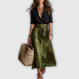 Vera™ | Conjunto de dos piezas: camiseta negra y falda midi verde oliva