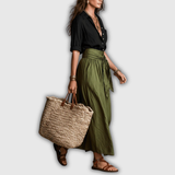 Vera™ | Conjunto de dos piezas: camiseta negra y falda midi verde oliva