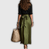 Vera™ | Conjunto de dos piezas: camiseta negra y falda midi verde oliva
