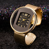 Viktorija® - Reloj dorado con diseño geométrico