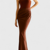 Vestido Maxi Leona con Estilo de Top de Tirantes y Silueta Alargada