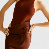 Vestido Maxi Leona con Estilo de Top de Tirantes y Silueta Alargada